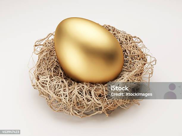 Nest Egg Stockfoto und mehr Bilder von Gold - Edelmetall - Gold - Edelmetall, Goldfarbig, Nest egg - englische Redewendung