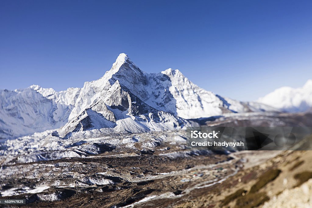 Ama Dablam-himalaia gama - Foto de stock de Ajardinado royalty-free