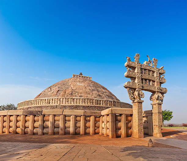 grande estupa. sanchi, madhya pradesh, índia - stupa - fotografias e filmes do acervo