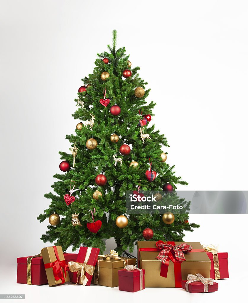 Sapin de Noël avec des boîtes de cadeau - Photo de Sapin de Noël libre de droits