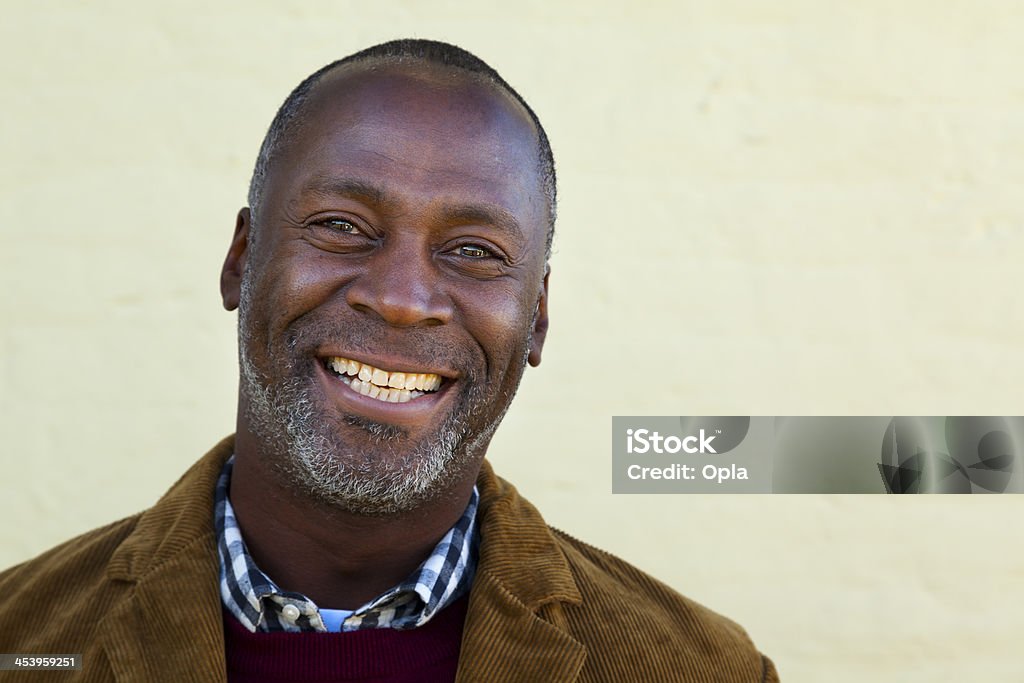 Souriant homme d'âge mûr - Photo de 60-64 ans libre de droits