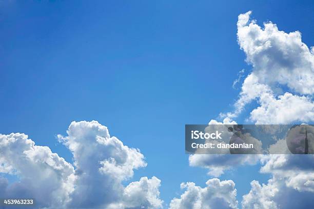 Nuvem Do Céu - Fotografias de stock e mais imagens de Ao Ar Livre - Ao Ar Livre, Azul, Branco