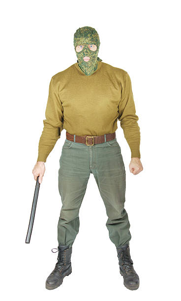 homem musculoso vestindo uma máscara com borracha club - pants green camouflage men - fotografias e filmes do acervo