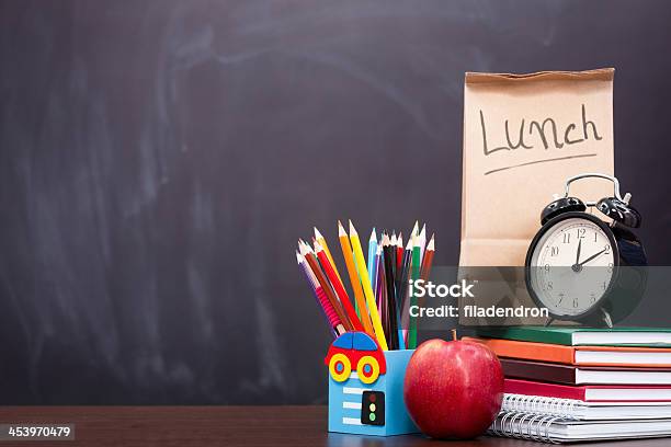 Vuelta A La Escuela Foto de stock y más banco de imágenes de Salón de clase - Salón de clase, Comida del mediodía, Comienzo del año escolar