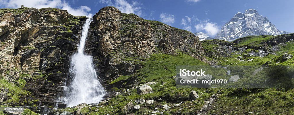 La cascade et le mont Cervino', Valtournenche - Photo de Alpes européennes libre de droits