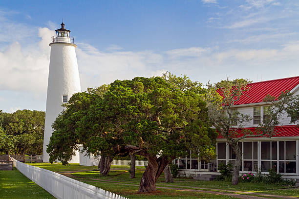 Ocracoke Lighthouse The Ocracoke Lighthouse and Keeper's Dwelling on Ocracoke Island of North Carolina's Outer Banks. ocracoke island stock pictures, royalty-free photos & images