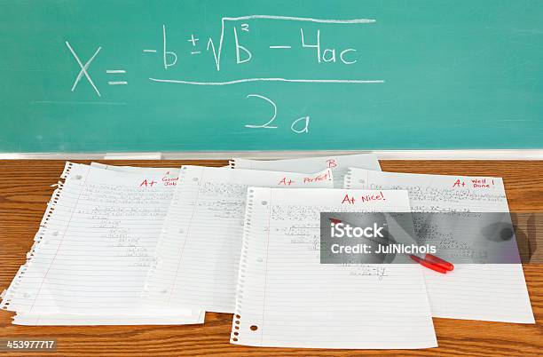 Benoten Tests Oder Hausaufgaben Stockfoto und mehr Bilder von Algebra - Algebra, Analysieren, Arbeiten