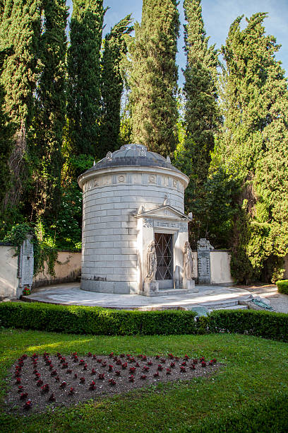 istock Tomb of the scientist Alessandro Volta 453982935
