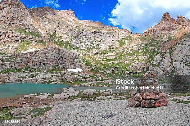 Kopiec Oznakowanie Trasy Górach Skalistych Colorado - zdjęcia stockowe i więcej obrazów Bez ludzi