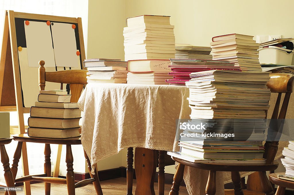 Montanha de livros - Foto de stock de Amontoamento royalty-free
