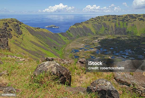 Cratere Isola Di Pasqua - Fotografie stock e altre immagini di Veduta dall'alto - Veduta dall'alto, Ambientazione esterna, America Latina