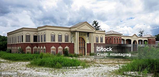 Mala Economía Foto de stock y más banco de imágenes de Abandonado - Abandonado, Arquitectura exterior, Acero