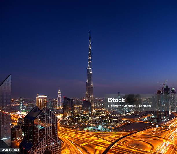 Foto de Centro Da Cidade De Dubai À Noite Demonstrando O Burj Khalifa E Fonte e mais fotos de stock de Acender