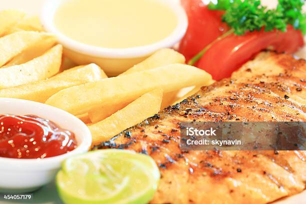 Fish Bistec De Foto de stock y más banco de imágenes de Agua - Agua, Alimento, Aperitivo - Plato de comida