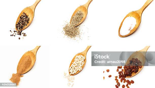 Spoons Con Diferentes Ingredientes Foto de stock y más banco de imágenes de Alimento - Alimento, Canela - Especia, Condimento