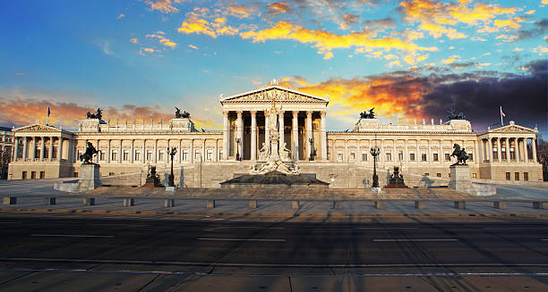 o parlamento-viena. - austrian parliament imagens e fotografias de stock