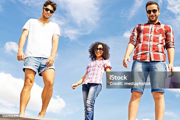 Foto de Elegante E Adolescentes e mais fotos de stock de 16-17 Anos - 16-17 Anos, 18-19 Anos, Adolescente