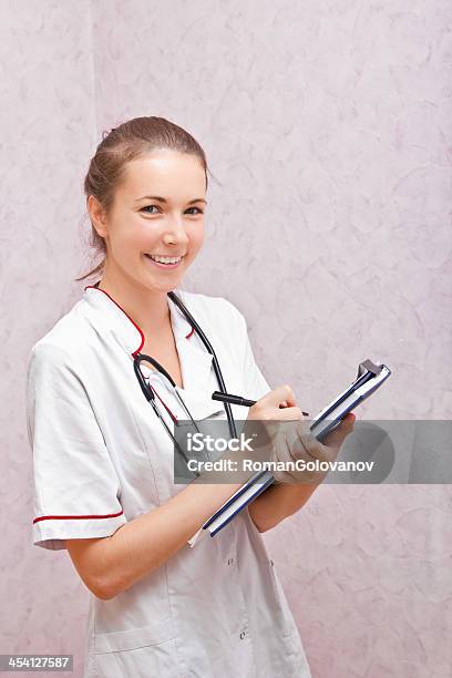 Портрет Медсестра — стоковые фотографии и другие картинки Больница - Больница, Вертикальный, Взрослый