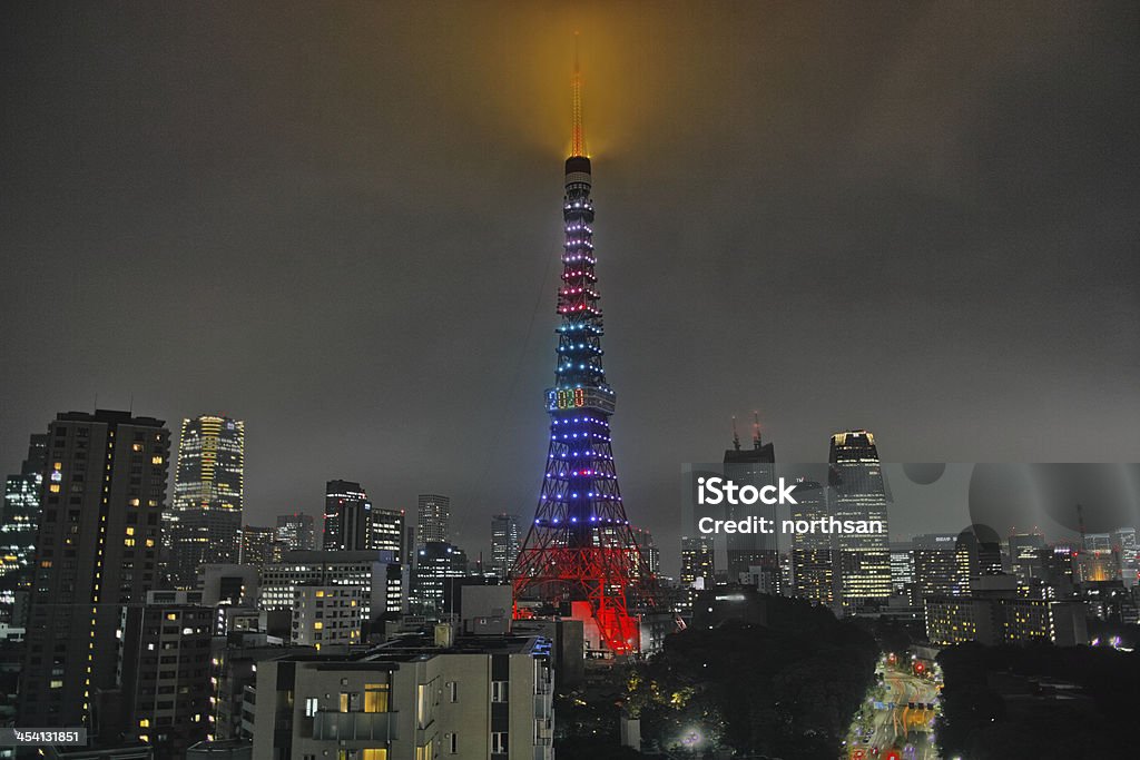 Torre de Tóquio em uma noite de chuva - Foto de stock de Arquitetura royalty-free