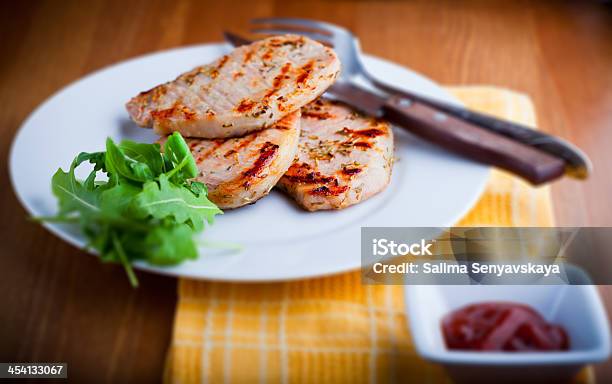 Braciola Di Maiale Alla Griglia - Fotografie stock e altre immagini di Alla griglia - Alla griglia, Arrosto - Cibo cotto, Arrosto - Portata principale