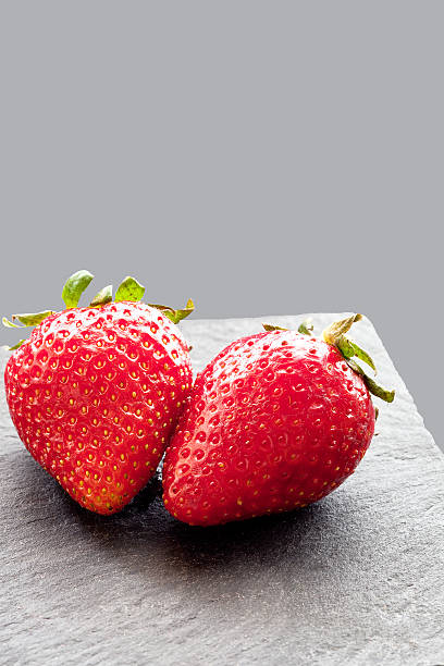 zwei erdbeeren - fruto stock-fotos und bilder