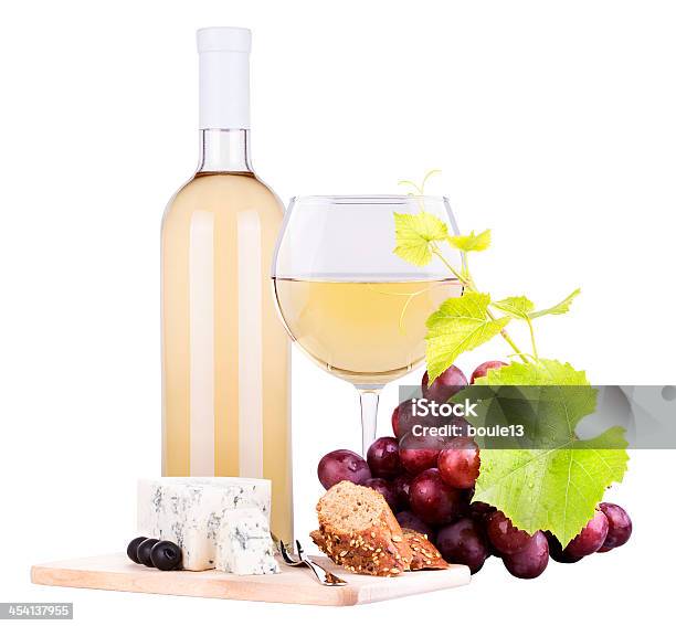 Assortimento Di Vino Bianco Formaggio E Uva - Fotografie stock e altre immagini di Agricoltura - Agricoltura, Azienda vinicola, Bibita