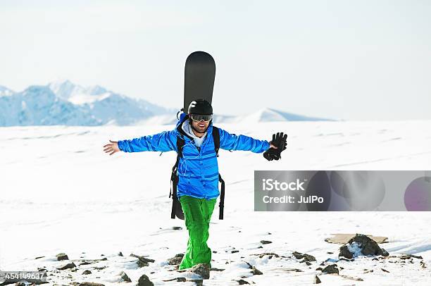 Snowboard - Fotografias de stock e mais imagens de Adulto - Adulto, Alpes Europeus, Andar