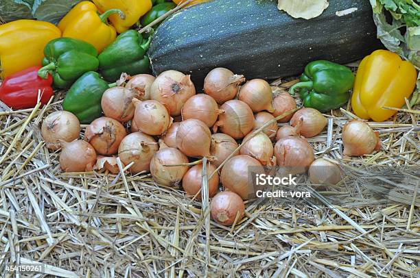 Verduras Foto de stock y más banco de imágenes de Agricultura - Agricultura, Cebolla, Comestibles
