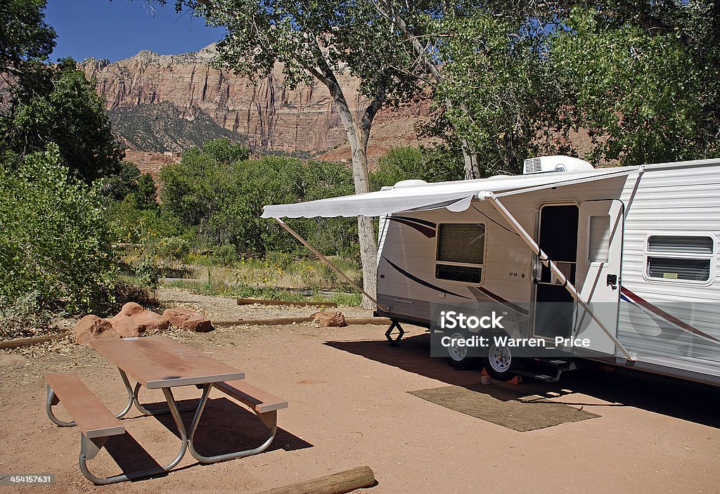 Camper en el parque nacional Zion - Foto de stock de Autocaravana libre de derechos