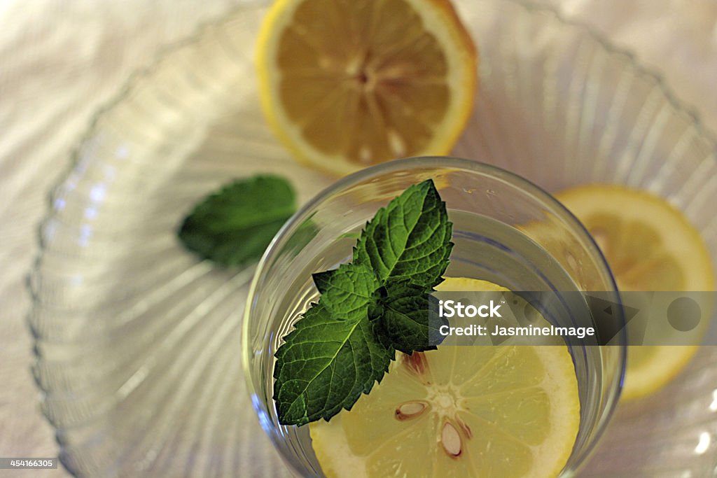 Glas Wasser mit Zitrone und Minze - Lizenzfrei Entspannung Stock-Foto