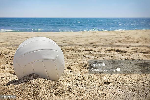 Voleibol De Playa Foto de stock y más banco de imágenes de Playa - Playa, Vóleibol de playa, Pelota de vóleibol