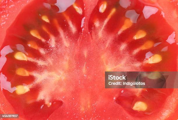 Fatia De Tomate Isolado Sobre Um Fundo Branco - Fotografias de stock e mais imagens de Almoço - Almoço, Caroteno, Comida