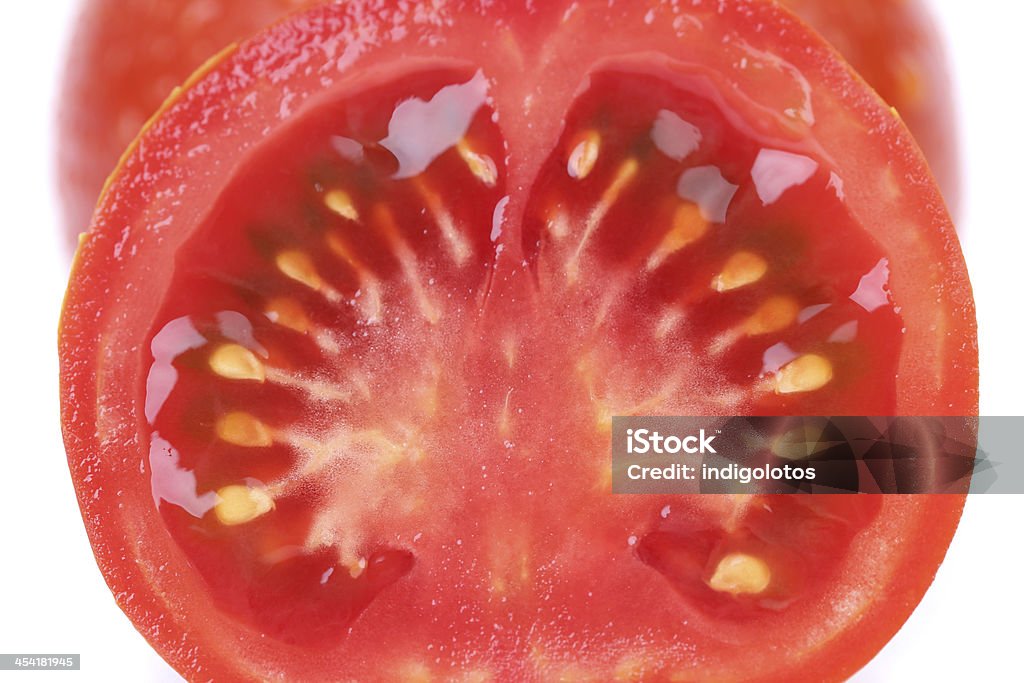 Ломтиком помидора изолированные на белом фоне - Стоковые фото Вегетарианское питание роялти-фри
