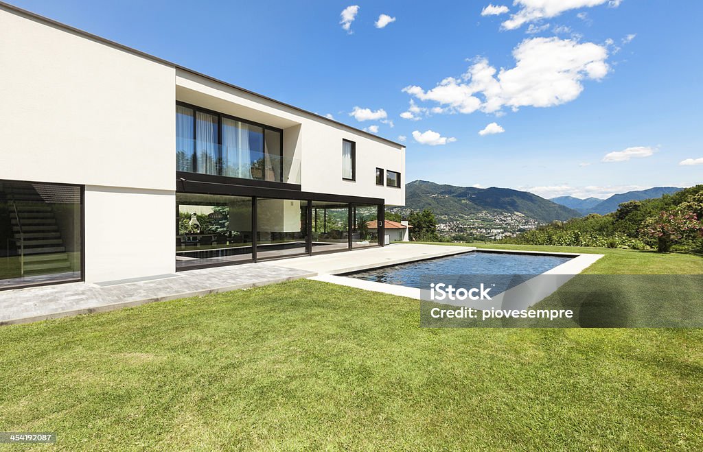 Modern villa com Piscina - Royalty-free Casa Foto de stock