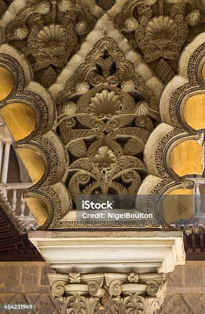 Alcazar Sville Arco - Fotografie stock e altre immagini di Alcázar - Siviglia - Alcázar - Siviglia, Arco - Architettura, Colonna architettonica