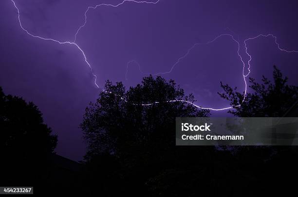 Horizontale Lightning Stockfoto und mehr Bilder von Baum - Baum, Fotografie, Gewitter