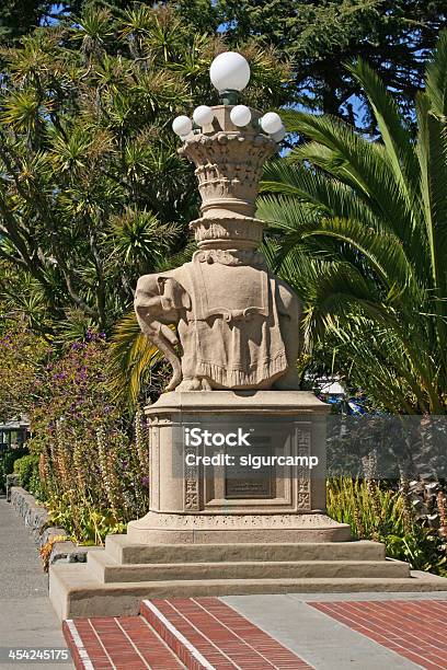 Photo libre de droit de Statue Déléphant De Sausalito San Francisco En Californie banque d'images et plus d'images libres de droit de Arbre