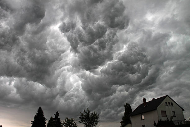 burzowe chmury - sommergewitter zdjęcia i obrazy z banku zdjęć