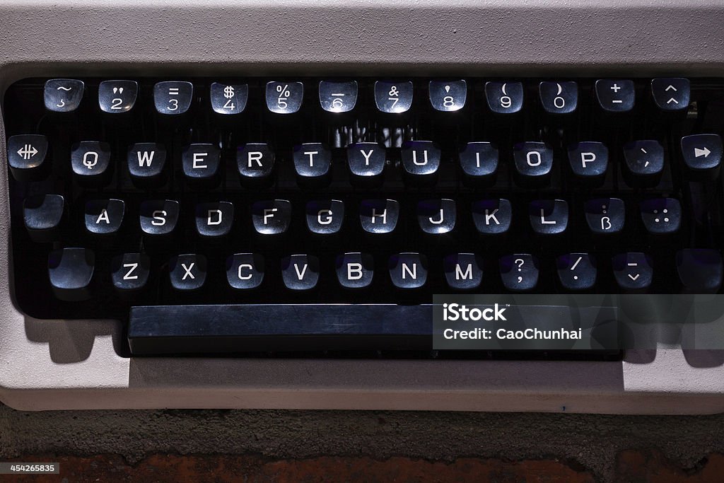 Teclado de máquina de escribir - Foto de stock de Anticuado libre de derechos