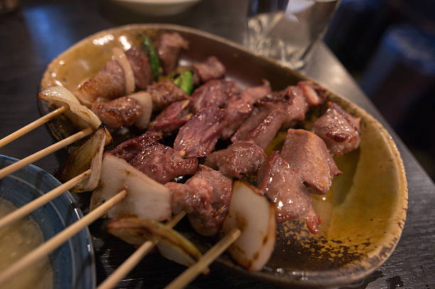 日本料理の焼き鳥 - 焼き鳥 japanese culture spit roasted 日本食 ストックフォトと画像