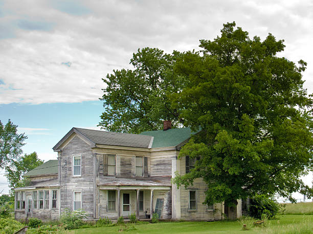 istock Old Gray House in Upper  New York State. 454274021