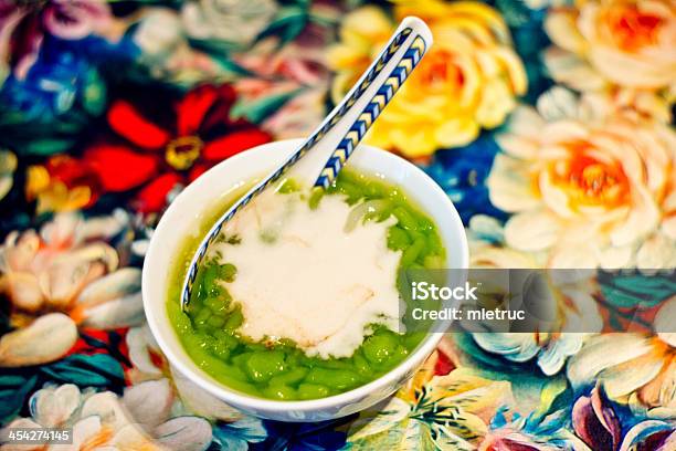 Pastel Vietnam Verde Foto de stock y más banco de imágenes de Alcorza - Alcorza, Alimento, Comidas y bebidas
