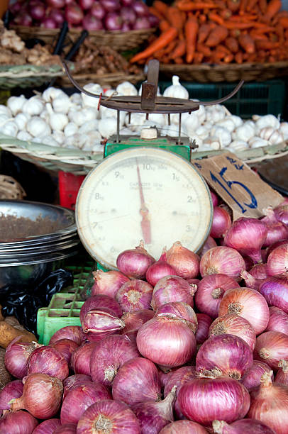 Old scale and onion for sale Red onion and scale on the market tivoli bazaar stock pictures, royalty-free photos & images