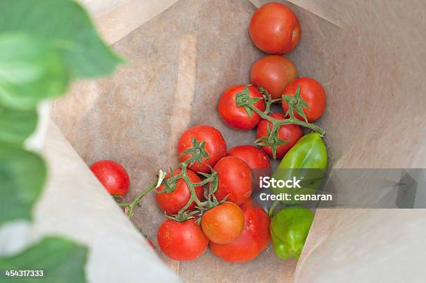 Photo libre de droit de Tomates Et Poivrons banque d'images et plus d'images libres de droit de Aliment - Aliment, Aliments et boissons, Couleur verte