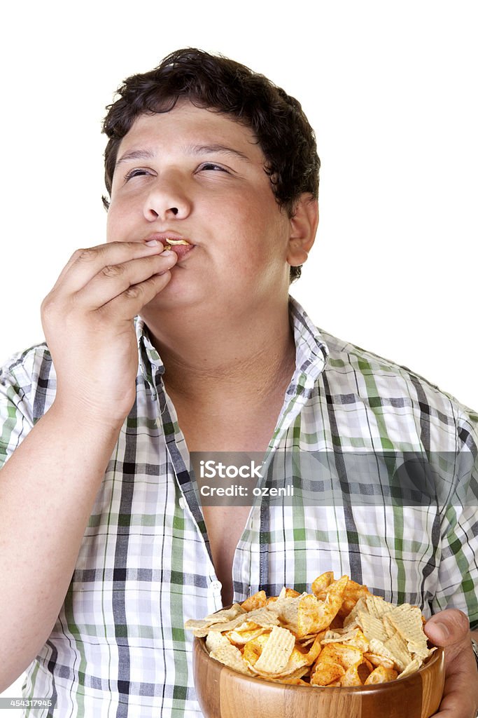 Милый человек едят чипсы - Стоковые фото Белый роялти-фри