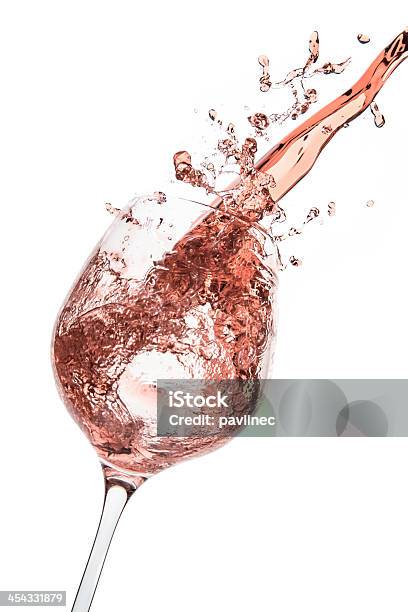 Розовое Вино — стоковые фотографии и другие картинки Алкоголь - напиток - Алкоголь - напиток, Белый, Белый фон