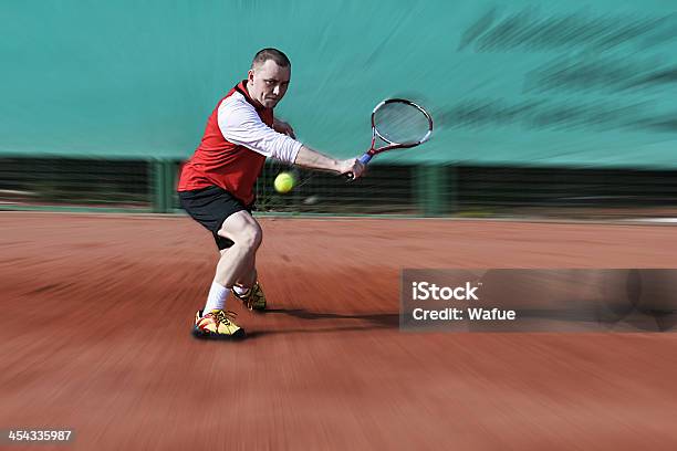 Foto de Jogador De Tênis e mais fotos de stock de Dar tapa - Dar tapa, Tênis - Esporte de Raquete, Vitalidade