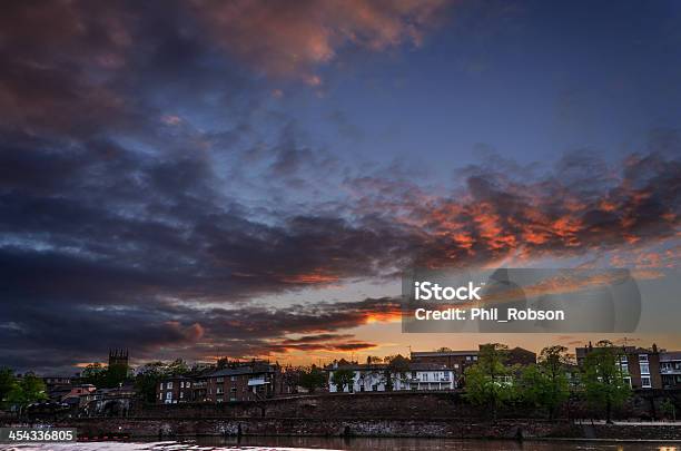 Atardecer En La Ciudad De Chester Foto de stock y más banco de imágenes de Aire libre - Aire libre, Chester - Inglaterra, Cielo dramático