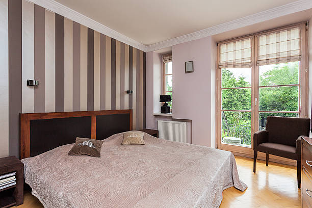 istock Vintage mansion - bedroom 454339089