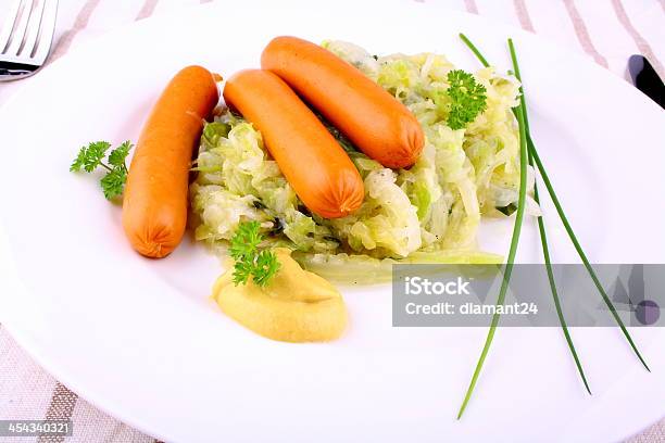 Mini Wieners En Col Frito Con Mostaza Foto de stock y más banco de imágenes de Alimento - Alimento, Carne, Cebolleta